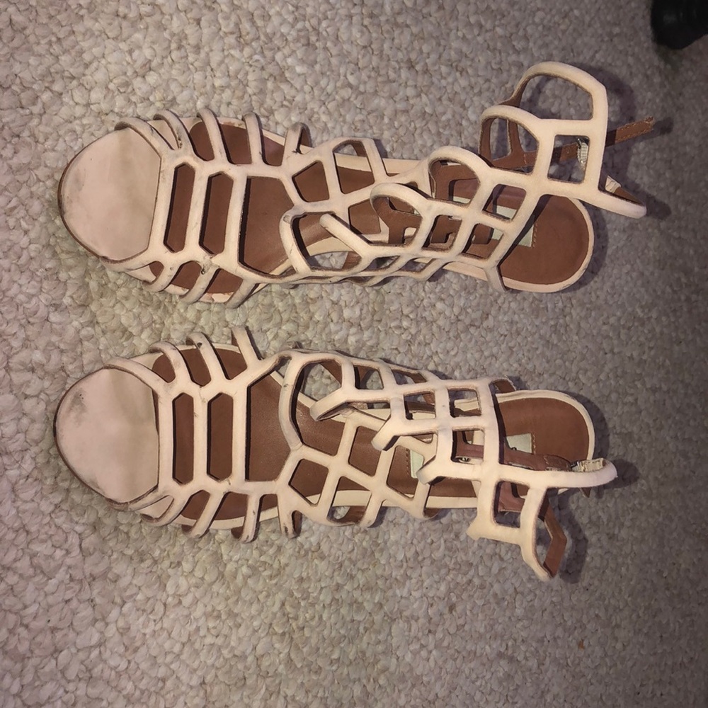 •Steve Madden Nude High Heels•